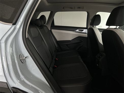 New 2026 Volkswagen Taos SE image 35