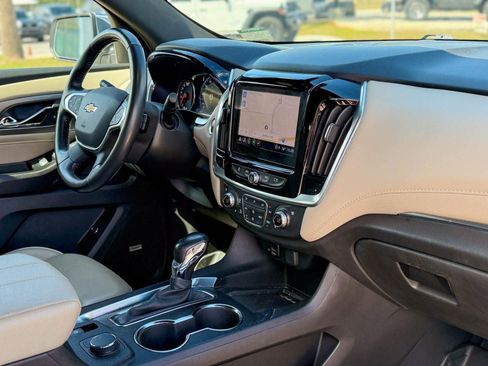 Used 2022 Chevrolet Traverse Premier image 11