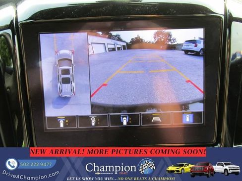 Used 2022 Chevrolet Traverse RS FWD image 14