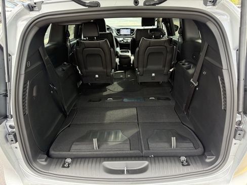 New 2026 Chrysler Pacifica Limited image 10