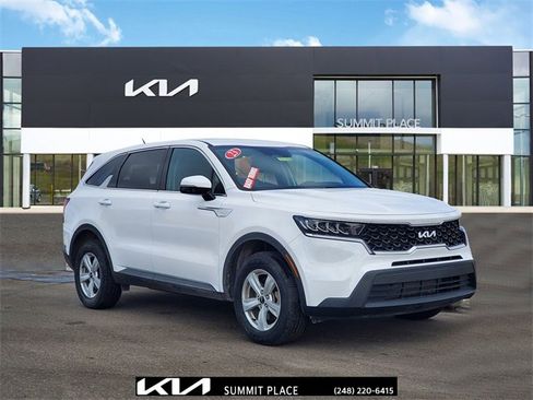 Certified 2023 Kia Sorento LX image 1