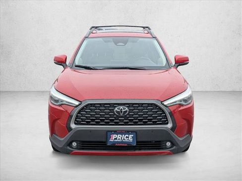 Used 2024 Toyota Corolla Cross XLE image 2