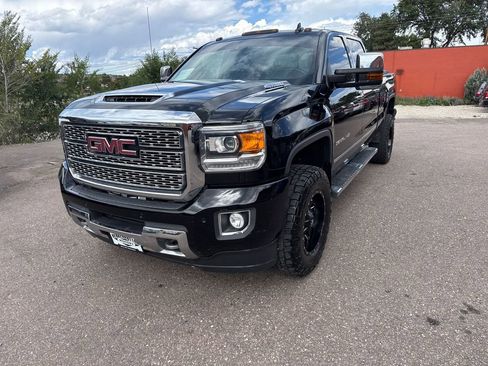 Used 2019 GMC Sierra 2500 Denali w/ Duramax Plus Package AWD/4WD image 3