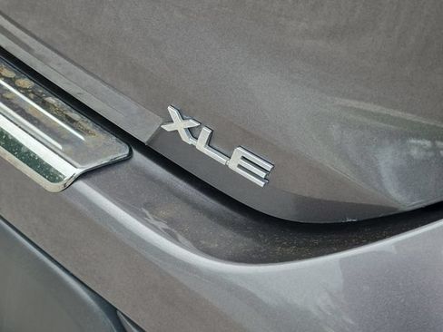 Used 2022 Toyota Highlander XLE FWD image 6