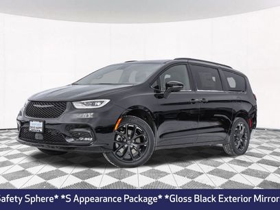 New 2026 Chrysler Pacifica Limited w/ S Appearance Package