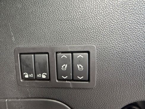 Used 2018 Chevrolet Tahoe LT w/ Luxury Package AWD/4WD image 13