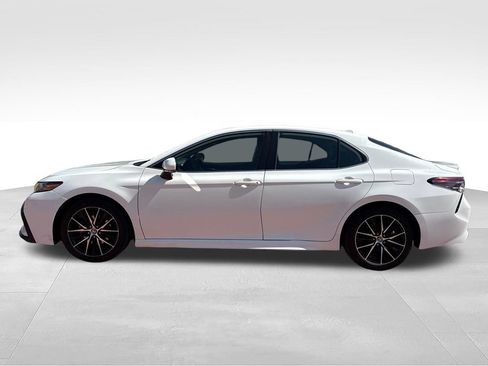 Used 2022 Toyota Camry SE FWD image 5