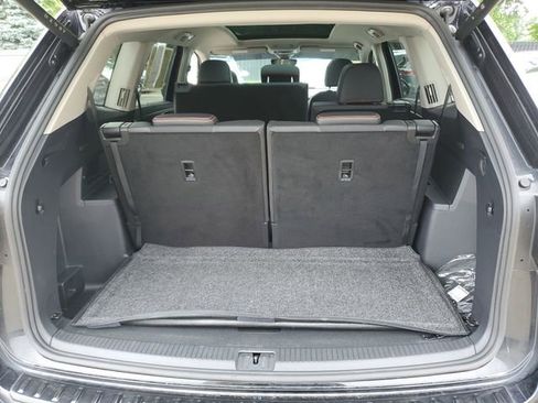 Used 2024 Volkswagen Atlas Peak Edition SE AWD/4WD image 9