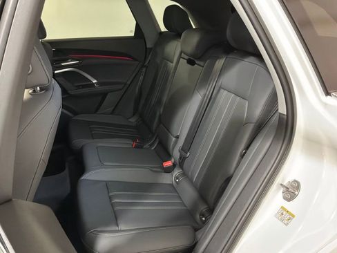 Used 2025 Audi Q5 Premium w/ Convenience Package image 18