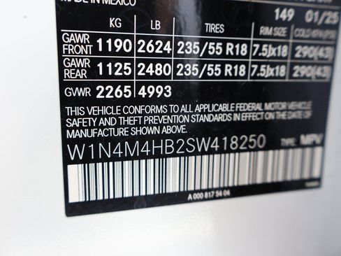 New 2025 Mercedes-Benz GLB 250 4MATIC image 41