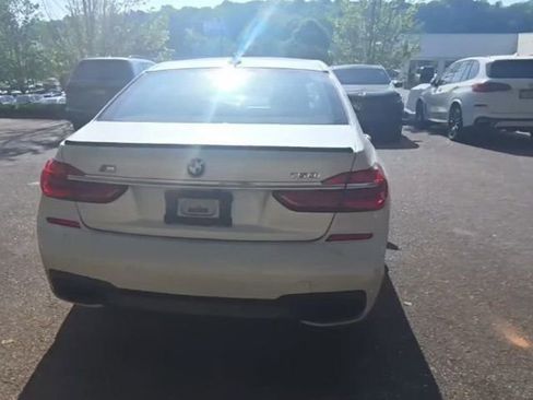Used 2016 BMW 750i image 4