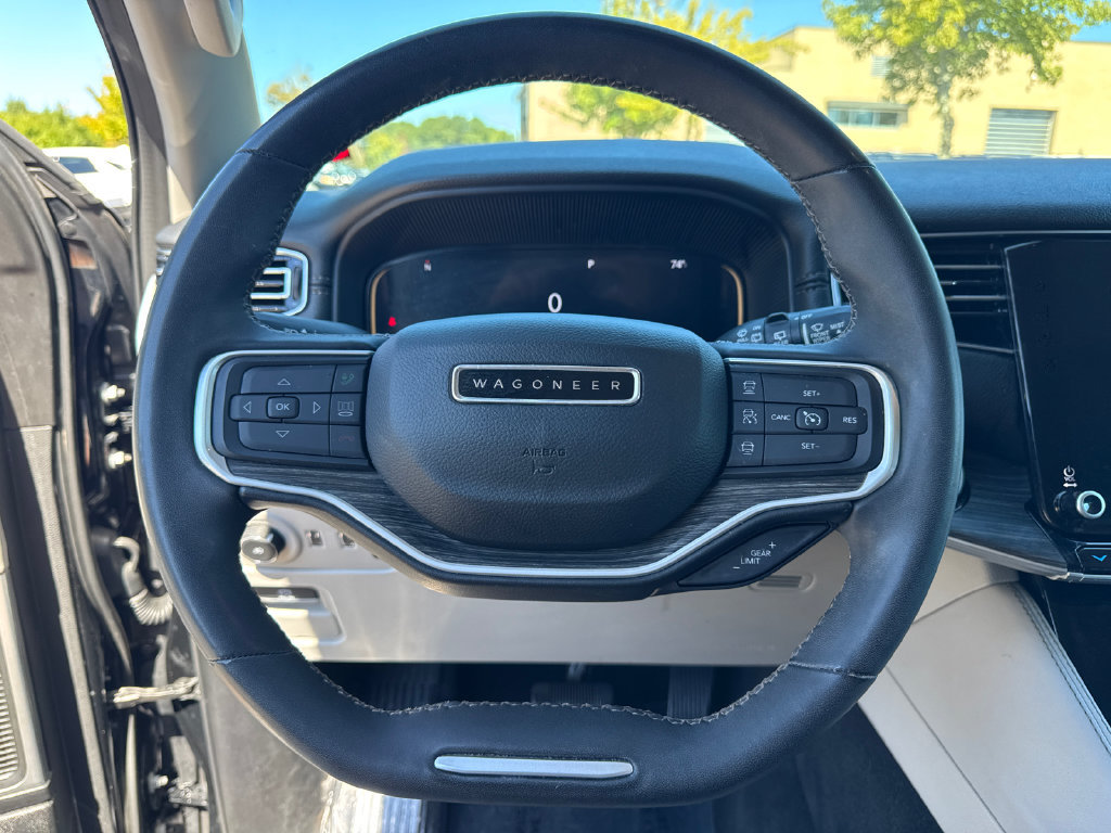 Used 2023 Jeep Wagoneer L Series II AWD/4WD image 19
