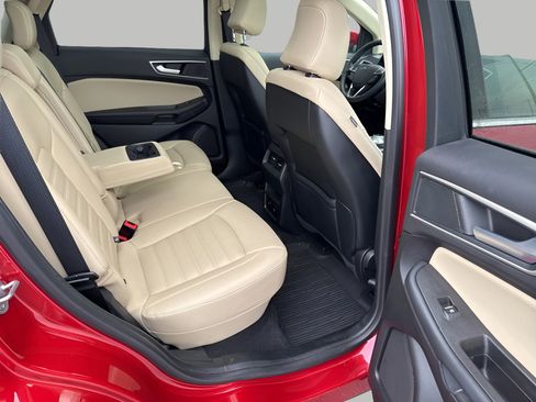 Used 2024 Ford Edge SEL w/ Convenience Package image 11