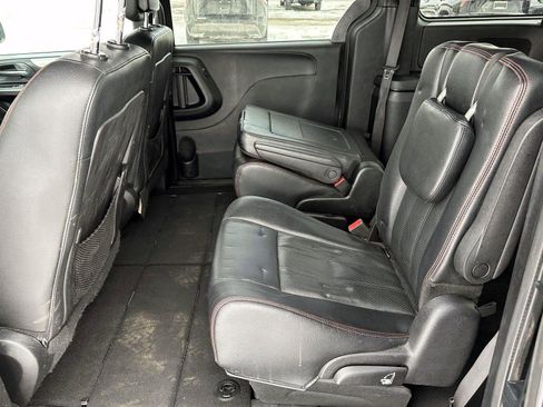 Used 2016 Dodge Grand Caravan R/T image 11