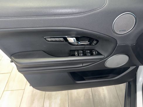 Used 2019 Land Rover Range Rover Evoque SE Premium image 22