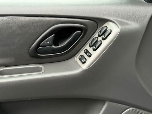 Used 2003 Ford Escape XLT image 12