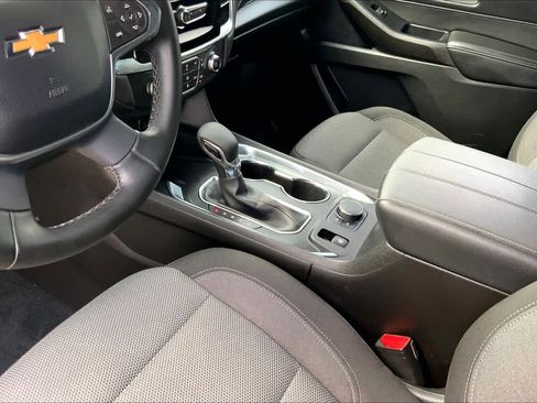 Used 2023 Chevrolet Traverse LT image 16