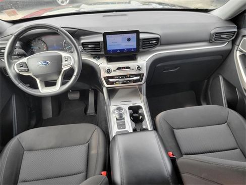Used 2023 Ford Explorer XLT image 11