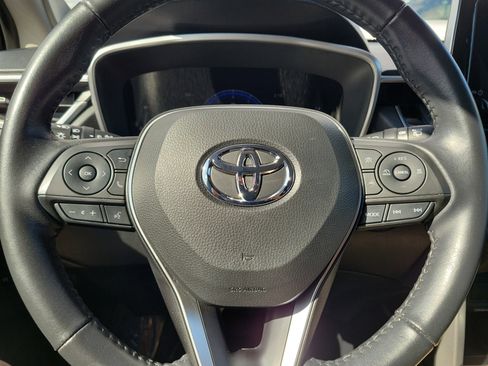 Used 2023 Toyota Corolla Cross XLE image 13