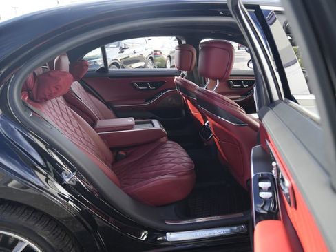 Used 2022 Mercedes-Benz S 580 4MATIC Sedan w/ AMG Line Package image 35