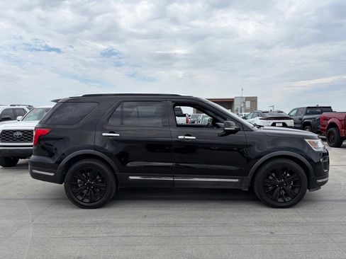 Used 2018 Ford Explorer Limited FWD image 3