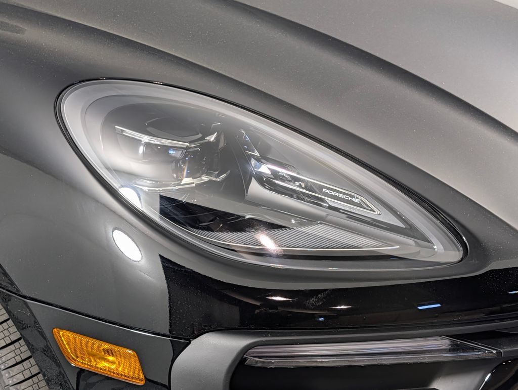New 2026 Porsche Macan AWD/4WD image 15