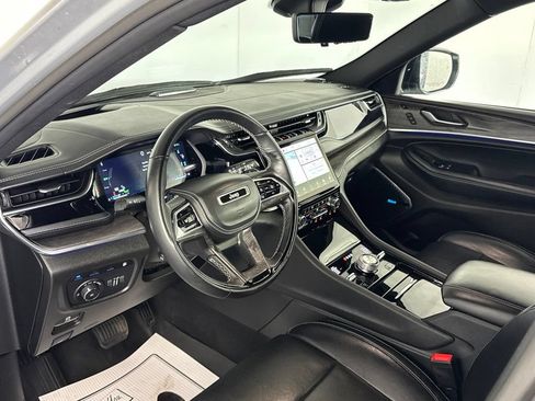 Certified 2023 Jeep Grand Cherokee Overland w/ Advanced Protech Group III AWD/4WD image 11