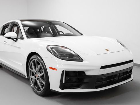 Certified 2025 Porsche Panamera 4 image 9