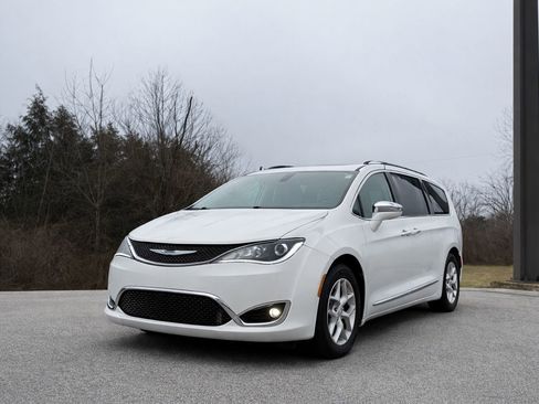 Used 2020 Chrysler Pacifica Limited image 1