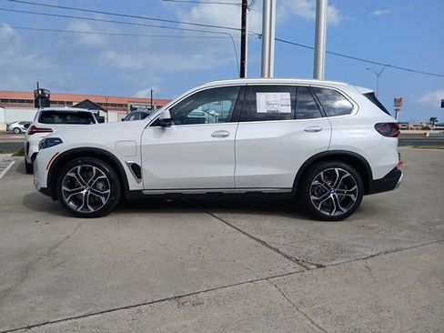New 2026 BMW X5 xDrive50e AWD/4WD image 7