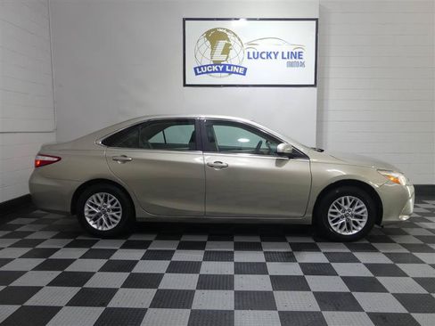 Used 2017 Toyota Camry LE FWD image 6