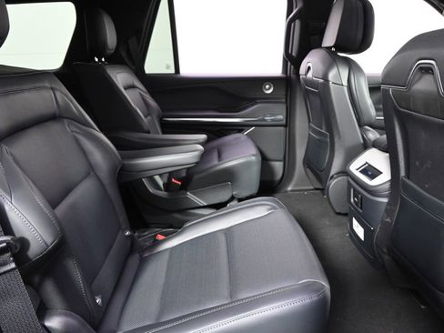 New 2026 Lincoln Navigator Reserve AWD/4WD image 18
