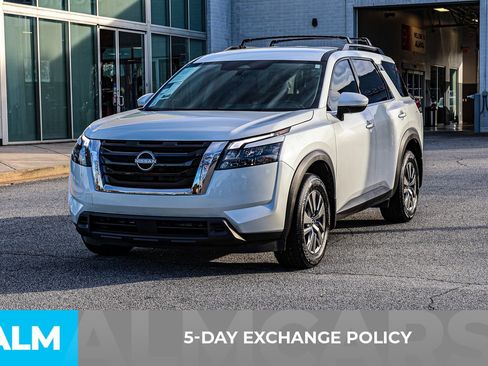 Certified 2025 Nissan Pathfinder SV image 4