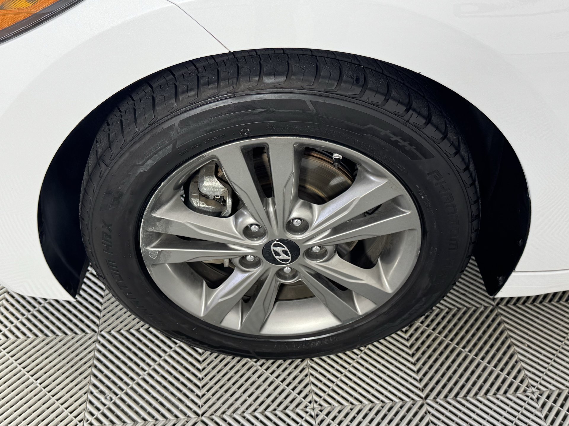 Used 2017 Hyundai Elantra SE FWD image 29