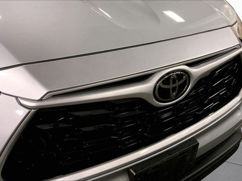 Certified 2021 Toyota Highlander XLE AWD/4WD image 30