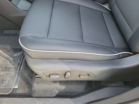 Used 2025 Buick Enclave Preferred image 8