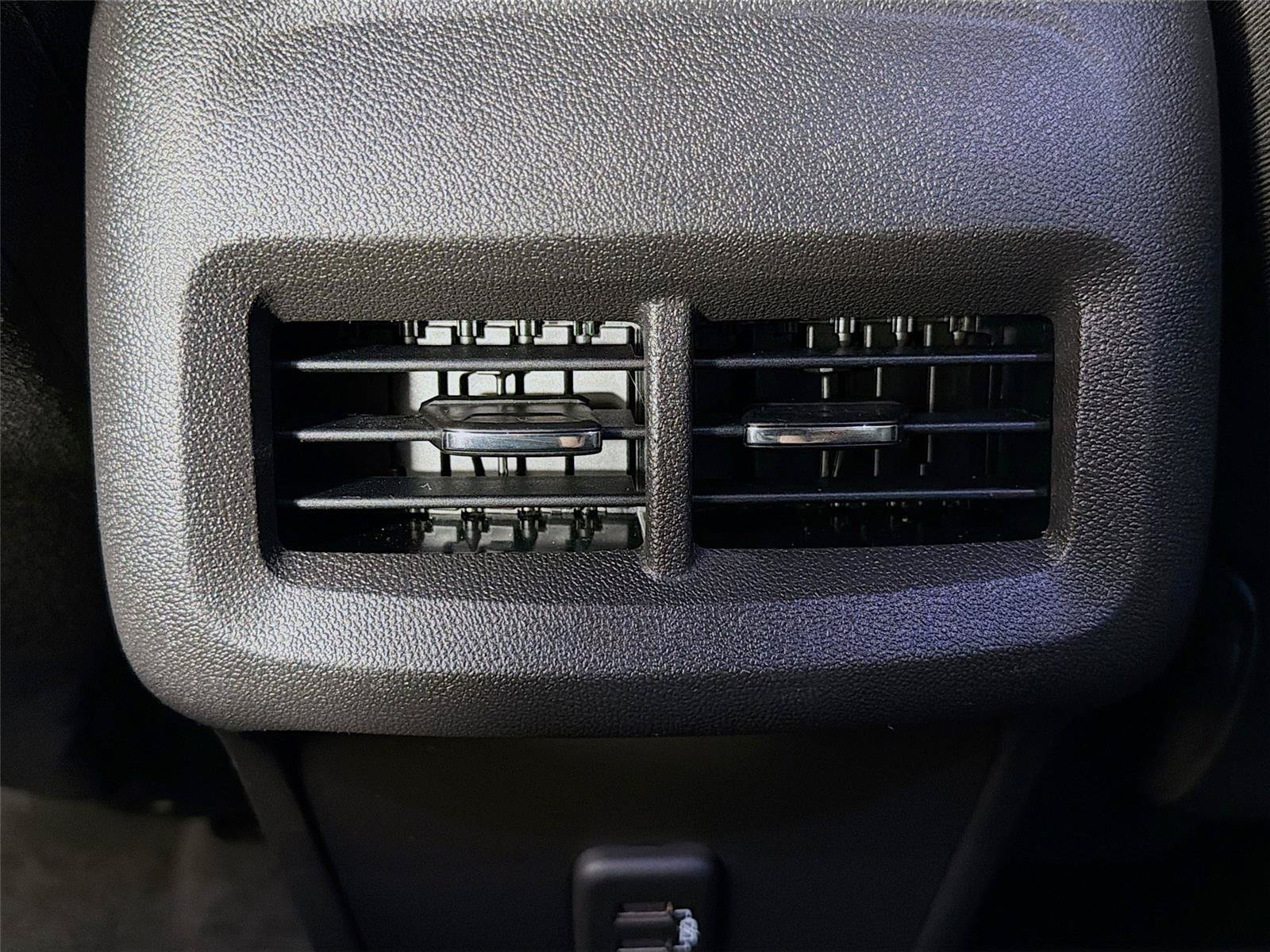 Used 2024 GMC Terrain SLE AWD/4WD image 28
