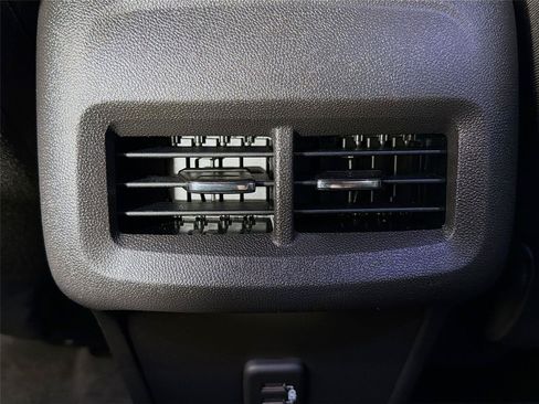 Used 2024 GMC Terrain SLE AWD/4WD image 28