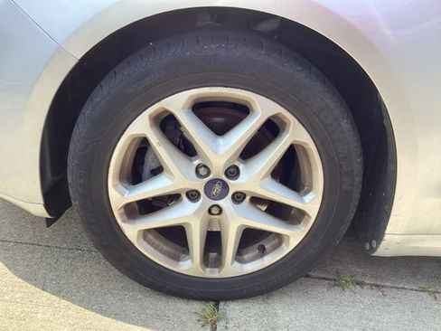 Used 2013 Ford Fusion SE FWD image 4