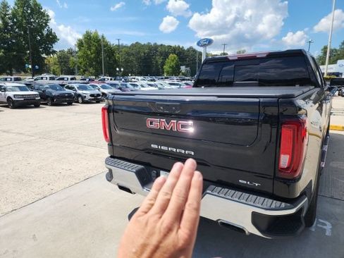 Used 2021 GMC Sierra 1500 SLT w/ SLT Premium Package AWD/4WD image 16