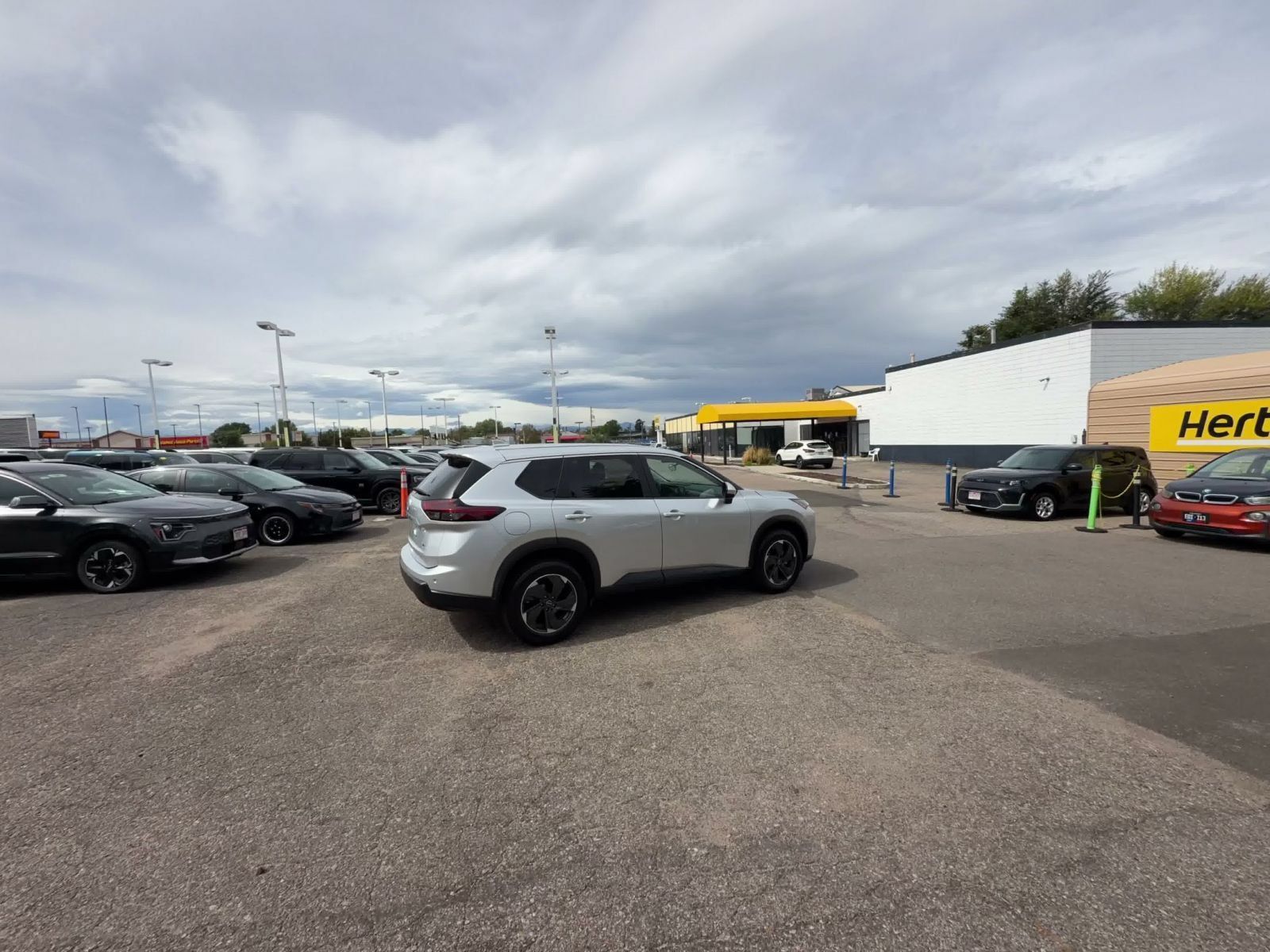 Used 2025 Nissan Rogue SV AWD/4WD image 14