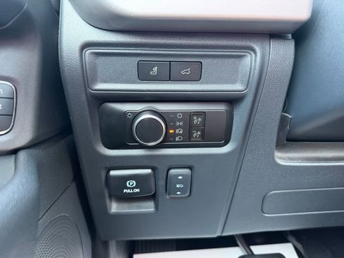 Used 2024 Ford Expedition XLT AWD/4WD image 28