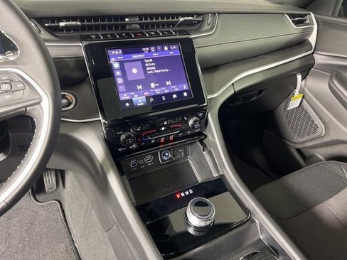 New 2025 Jeep Grand Cherokee Laredo X w/ Luxury Tech Group I image 25