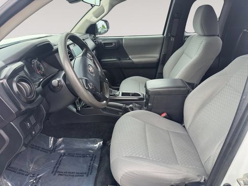 Used 2020 Toyota Tacoma SR AWD/4WD image 9