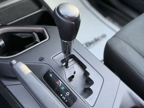 Used 2018 Toyota RAV4 LE image 20