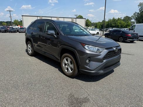 Used 2021 Toyota RAV4 XLE AWD/4WD image 9