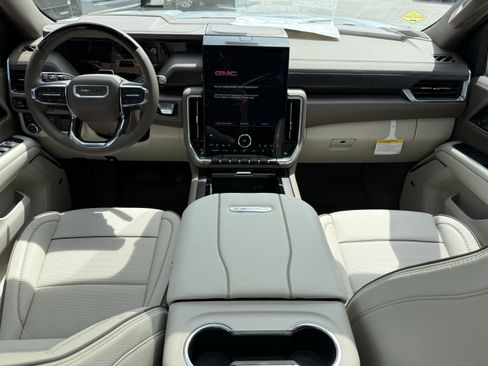 New 2026 GMC Yukon Denali w/ Denali Reserve Package AWD/4WD image 10