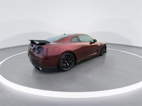 Used 2010 Nissan GT-R Premium image 8