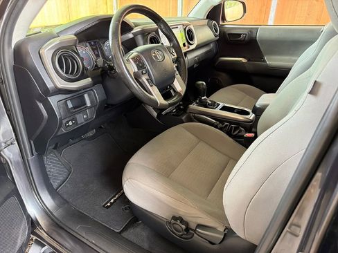 Used 2019 Toyota Tacoma SR5 RWD image 2