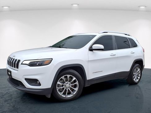 Used 2019 Jeep Cherokee Latitude Plus w/ Trailer Tow Group image 2